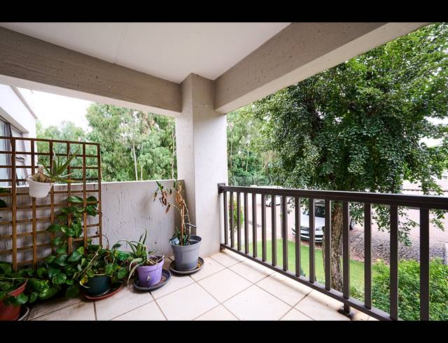 2 BEDROOM APARTMENT FOR SALE IN SUNNINGHILL